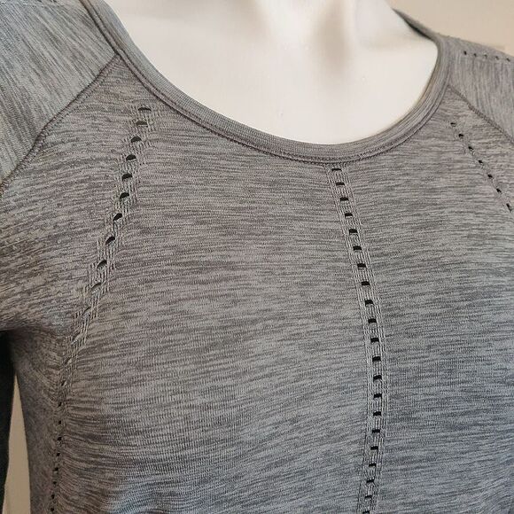 Athleta Foothill seamless laser cut long sleeve top M - Picture 7 of 9